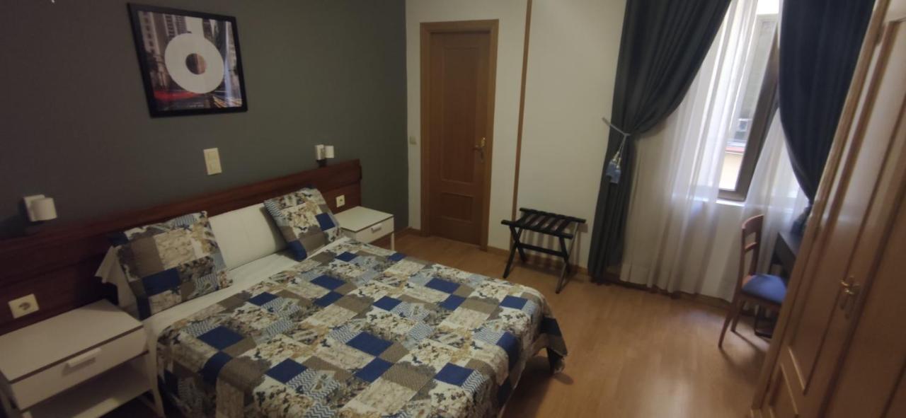 Hostal Felipe V Madrid Eksteriør billede