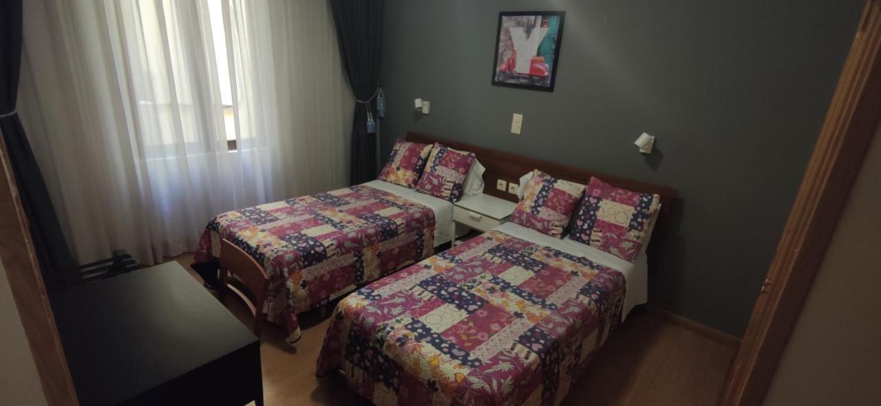Hostal Felipe V Madrid Eksteriør billede